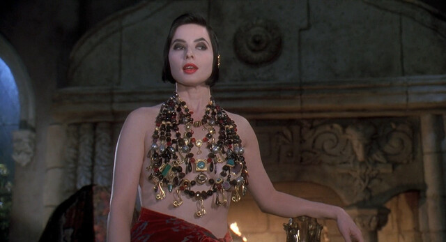 Isabella Rossellini sexy, Catherine Bell nude, Carrie Jean Yazel nude, Meryl Streep sexy, Goldie Hawn sexy – Death Becomes Her (1992)