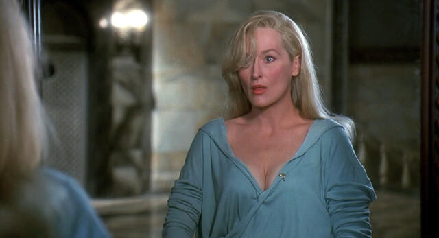 Isabella Rossellini sexy, Catherine Bell nude, Carrie Jean Yazel nude, Meryl Streep sexy, Goldie Hawn sexy – Death Becomes Her (1992)