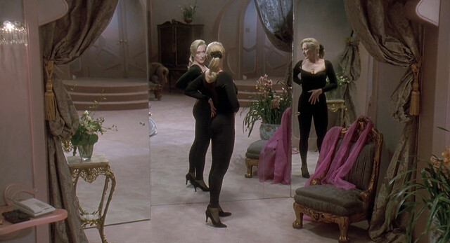 Isabella Rossellini sexy, Catherine Bell nude, Carrie Jean Yazel nude, Meryl Streep sexy, Goldie Hawn sexy – Death Becomes Her (1992)