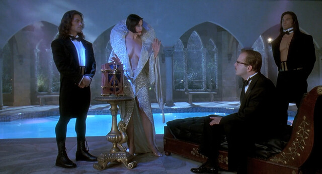 Isabella Rossellini sexy, Catherine Bell nude, Carrie Jean Yazel nude, Meryl Streep sexy, Goldie Hawn sexy – Death Becomes Her (1992)
