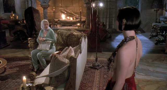 Isabella Rossellini sexy, Catherine Bell nude, Carrie Jean Yazel nude, Meryl Streep sexy, Goldie Hawn sexy – Death Becomes Her (1992)