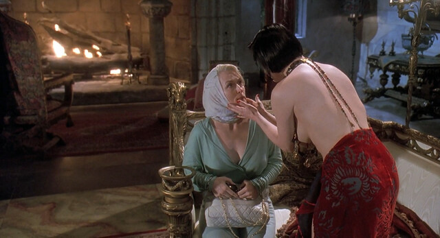 Isabella Rossellini sexy, Catherine Bell nude, Carrie Jean Yazel nude, Meryl Streep sexy, Goldie Hawn sexy – Death Becomes Her (1992)