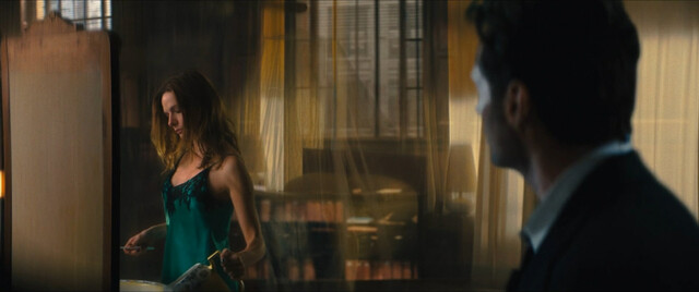 Rebecca Ferguson sexy, Thandiwe Newton sexy – Reminiscence (2021)