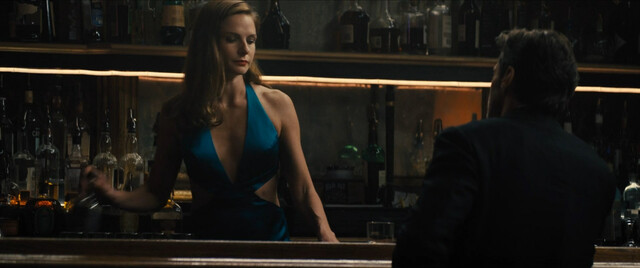 Rebecca Ferguson sexy, Thandiwe Newton sexy – Reminiscence (2021)