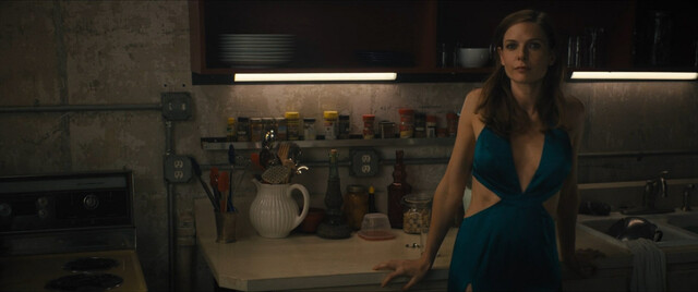 Rebecca Ferguson sexy, Thandiwe Newton sexy – Reminiscence (2021)