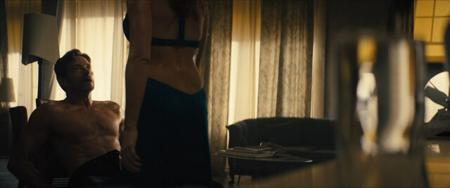 Rebecca Ferguson sexy, Thandiwe Newton sexy – Reminiscence (2021)