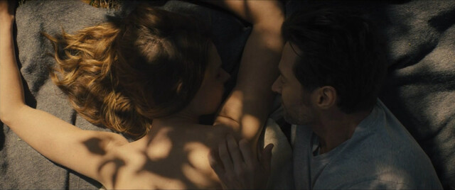 Rebecca Ferguson sexy, Thandiwe Newton sexy – Reminiscence (2021)