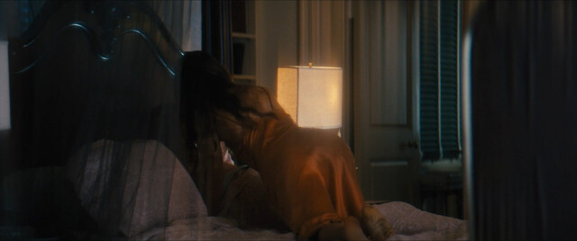 Rebecca Ferguson sexy, Thandiwe Newton sexy – Reminiscence (2021)