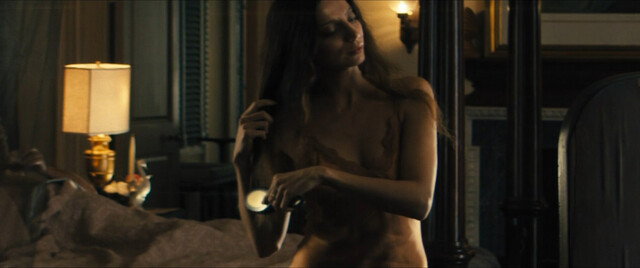 Rebecca Ferguson sexy, Thandiwe Newton sexy – Reminiscence (2021)