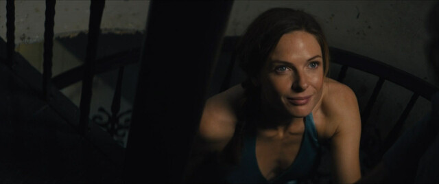 Rebecca Ferguson sexy, Thandiwe Newton sexy – Reminiscence (2021)