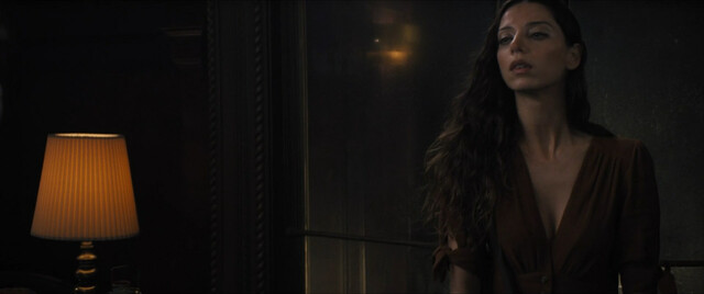 Rebecca Ferguson sexy, Thandiwe Newton sexy – Reminiscence (2021)