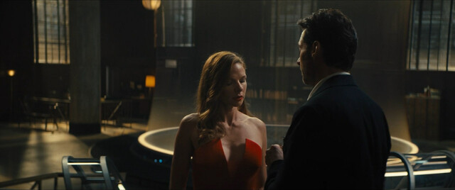 Rebecca Ferguson sexy, Thandiwe Newton sexy – Reminiscence (2021)