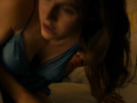 Alexandra Daddario sexy, Sydney Sweeney sexy, Brittany O’Grady sexy – The White Lotus s01e06 (2021)