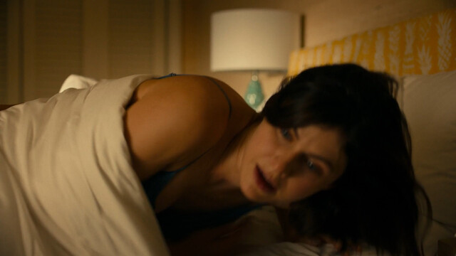 Alexandra Daddario sexy, Sydney Sweeney sexy, Brittany O’Grady sexy – The White Lotus s01e06 (2021)