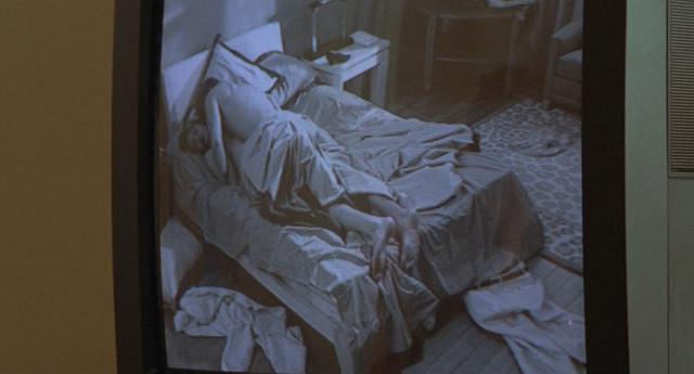 Geraldine Danon nude, Jeanne Moreau sexy – La vieille qui marchait dans la mer (1991)