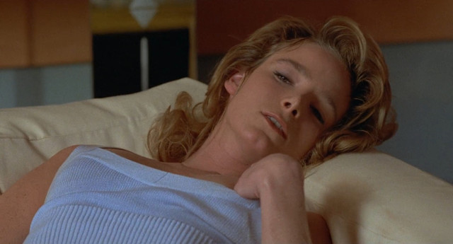 Geraldine Danon nude, Jeanne Moreau sexy – La vieille qui marchait dans la mer (1991)
