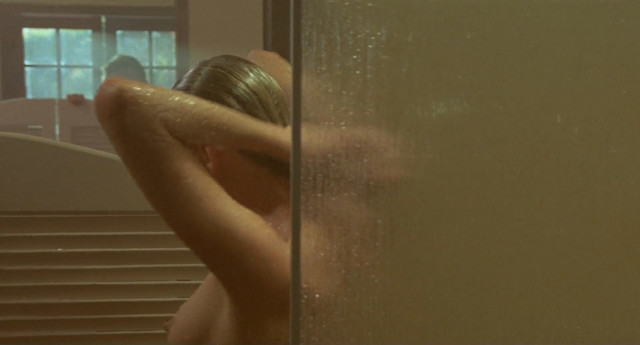 Geraldine Danon nude, Jeanne Moreau sexy – La vieille qui marchait dans la mer (1991)
