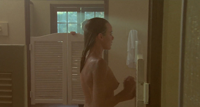 Geraldine Danon nude, Jeanne Moreau sexy – La vieille qui marchait dans la mer (1991)