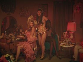Bella Thorne sexy, Libby Mintz nude, Andreja Pejic sexy, Caroline D'Amore nude – Habit (2021)