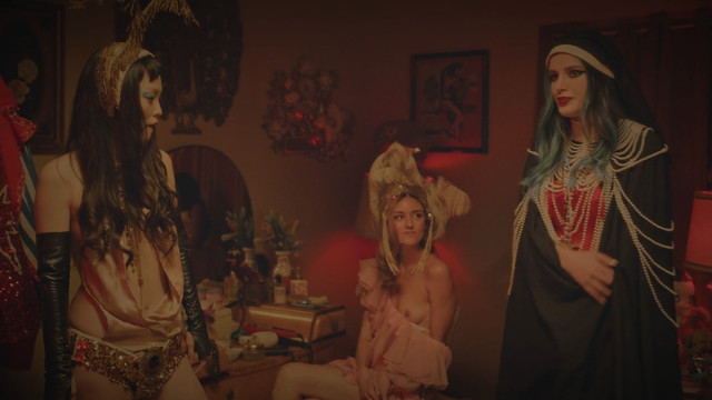 Bella Thorne sexy, Libby Mintz nude, Andreja Pejic sexy, Caroline D'Amore nude – Habit (2021)