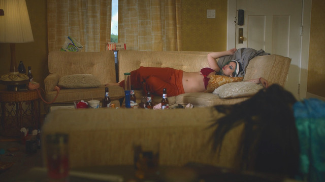 Bella Thorne sexy, Libby Mintz nude, Andreja Pejic sexy, Caroline D'Amore nude – Habit (2021)