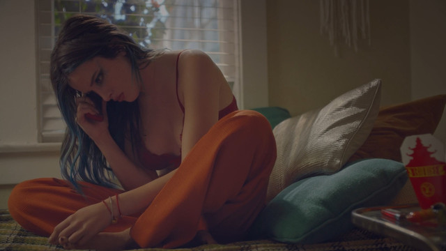 Bella Thorne sexy, Libby Mintz nude, Andreja Pejic sexy, Caroline D'Amore nude – Habit (2021)
