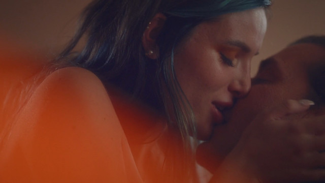 Bella Thorne sexy, Libby Mintz nude, Andreja Pejic sexy, Caroline D'Amore nude – Habit (2021)