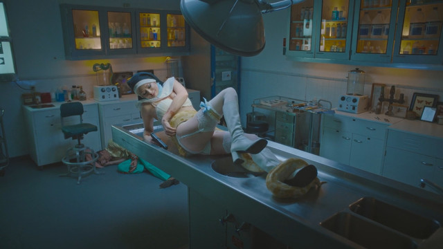 Bella Thorne sexy, Libby Mintz nude, Andreja Pejic sexy, Caroline D'Amore nude – Habit (2021)