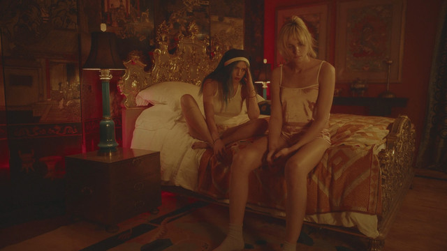 Bella Thorne sexy, Libby Mintz nude, Andreja Pejic sexy, Caroline D'Amore nude – Habit (2021)
