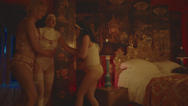 Bella Thorne sexy, Libby Mintz nude, Andreja Pejic sexy, Caroline D'Amore nude – Habit (2021)