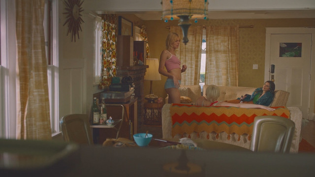 Bella Thorne sexy, Libby Mintz nude, Andreja Pejic sexy, Caroline D'Amore nude – Habit (2021)