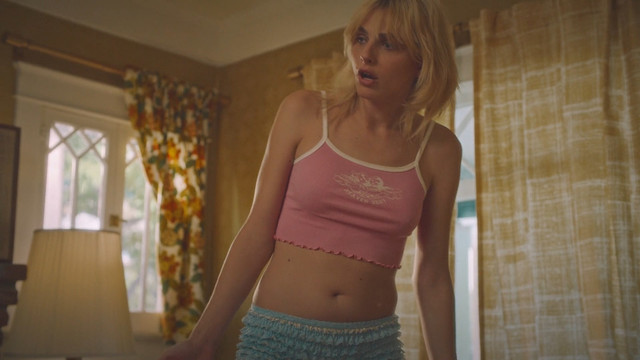 Bella Thorne sexy, Libby Mintz nude, Andreja Pejic sexy, Caroline D'Amore nude – Habit (2021)