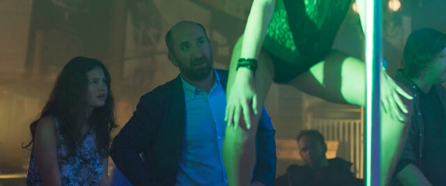 Matilde Gioli sexy, Paola Cortellesi sexy – Mamma o papa (2017)