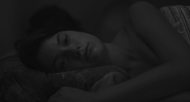 Julianne Cote nude, Catherine St-Laurent sexy – Tu dors Nicole (2014)