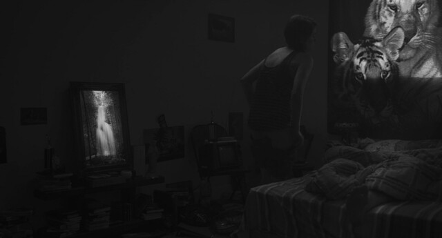 Julianne Cote nude, Catherine St-Laurent sexy – Tu dors Nicole (2014)