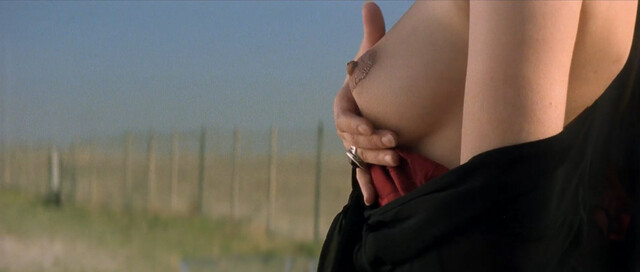 Mathilda May nude, Laura Mana nude – La teta y la luna (1994)