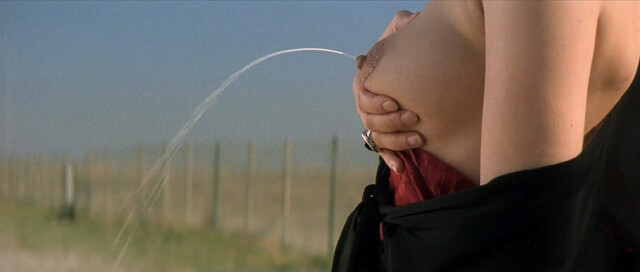 Mathilda May nude, Laura Mana nude – La teta y la luna (1994)