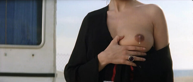Mathilda May nude, Laura Mana nude – La teta y la luna (1994)