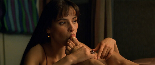 Mathilda May nude, Laura Mana nude – La teta y la luna (1994)