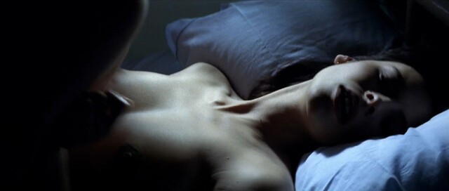 Mathilda May nude, Laura Mana nude – La teta y la luna (1994)