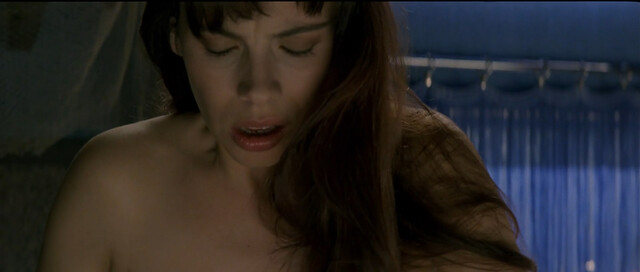 Mathilda May nude, Laura Mana nude – La teta y la luna (1994)