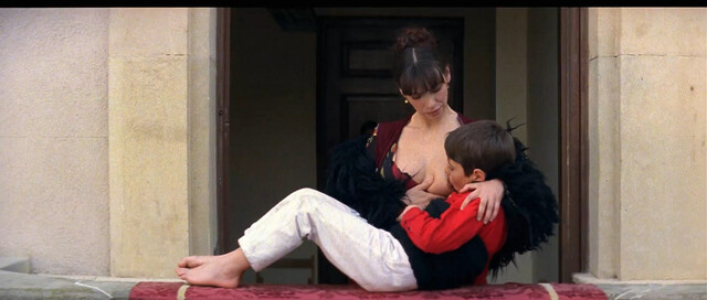Mathilda May nude, Laura Mana nude – La teta y la luna (1994)