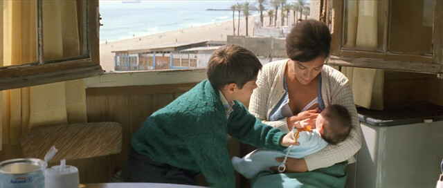 Mathilda May nude, Laura Mana nude – La teta y la luna (1994)