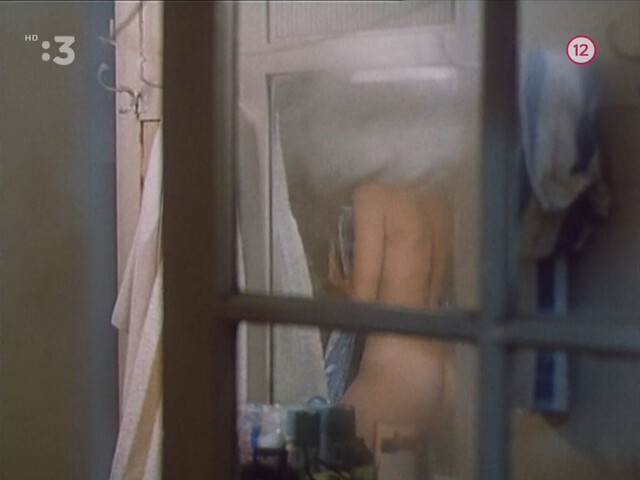 Veronika Zilkova nude, Ingrid Timkova nude, etc. – Skus ma objat (1991)