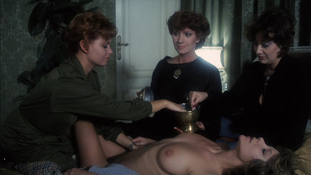 Vanessa Hidalgo nude, Helga Line nude, etc. – Black Candles (Los ritos sexuales del diablo) (1982)