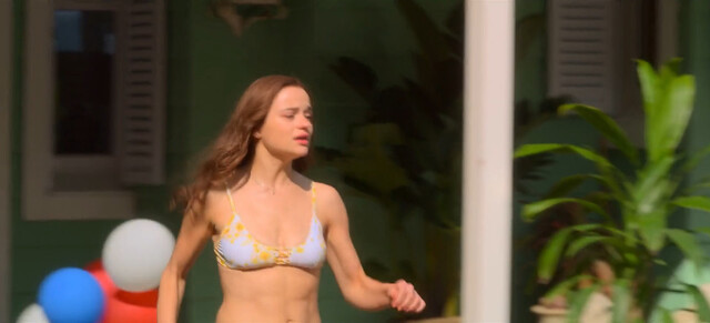 Meganne Young sexy, Joey King sexy, Maisie Richardson-Sellers sexy – The Kissing Booth 3 (2021)