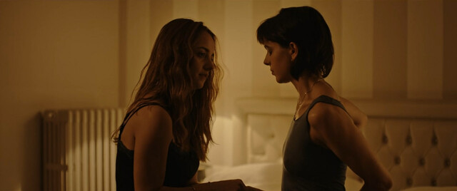 Agnese Claisse nude, Irene Splendorini nude, Matilde Gioli nude – Blue Kids (2017)