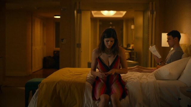 Alexandra Daddario sexy, Sydney Sweeney sexy, Brittany O’Grady sexy – The White Lotus s01e05 (2021)
