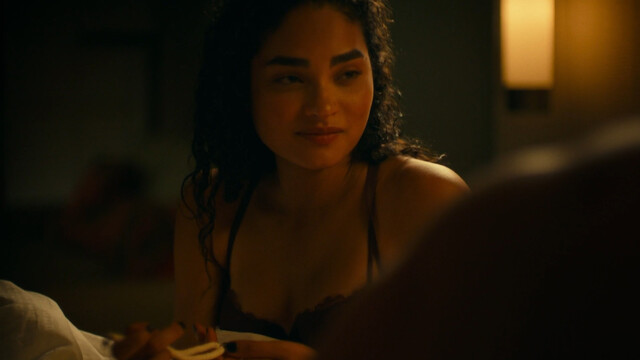 Alexandra Daddario sexy, Sydney Sweeney sexy, Brittany O’Grady sexy – The White Lotus s01e05 (2021)