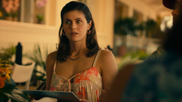 Alexandra Daddario sexy, Sydney Sweeney sexy, Brittany O’Grady sexy – The White Lotus s01e05 (2021)